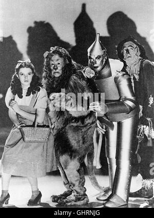 DAS ZAUBERHAFTE LAND - Der Zauberer von Oz The Wizard of Oz USA 1939 JUDY GARLAND, BERT LAHR, RAY WOLGER, JACK HALEY Regie: VICTOR FLEMING aka. Zauberer von OZ Stockfoto