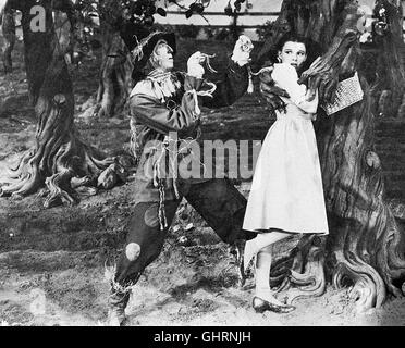 DAS ZAUBERHAFTE LAND - Der Zauberer von Oz The Wizard of Oz USA 1939 JACK HALEY, JUDY-GARLAND-Regie: VICTOR FLEMING aka. Zauberer von OZ Stockfoto