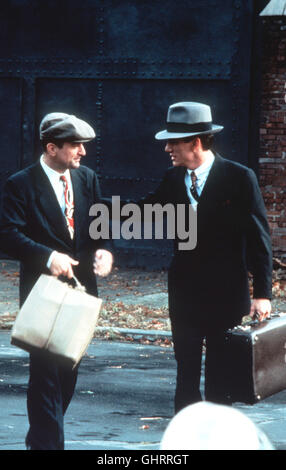 ES WAR EINMAL IN AMERIKA - Amerika sind der Prohibition. Nudeln (ROBERT DE NIRO, l.) Und Seine Freunde Leben Im New Yorker Einwandererviertel. Ihre Einzige Chance, sterben Sonnenseite Amerikas Zu Erleben, ist Das Verbrechen. Aber einer der Macht Einführungsprojekte Auch sterben Innigsten Freundschaften. Szene Mit Max (JAMES WOODS). Regie: Sergio Leone aka. Once upon a Time in America Stockfoto