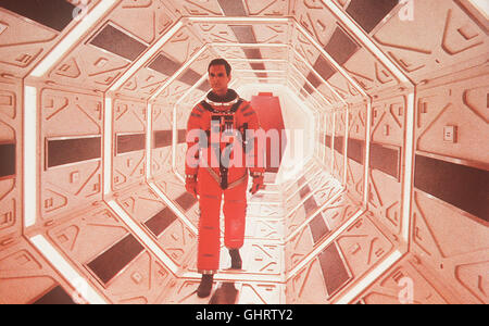 2010 - der Space Odyssey Der Astronauten Dave Bowman (KEIR DULLEA) Verschwand von Bord des Raumschiffs Discovery - riment Kehrt er Wieder? Regie: Peter Hyams aka. 2010 - die Odyssee im Weltraum Stockfoto