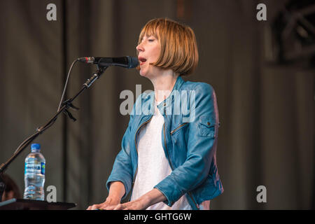 Beth Orton führt während des Festivals der gefangen von der Themse bei Fulham Palace am 6. August 2016 in London, England. Stockfoto