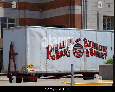 Dallas, USA. 10. August 2016. Die Ringling Brothers, & Bailey Zirkus Barnum spielt seine jährlichen Gig im American Airlines Center, Heimat von den Dallas Mavericks NBA-Team und die Stars NHL-Hockey-Team. Diese Jahre Leistung ist ohne die erstaunlichen Elefanten, die aus den Shows aus dem Programm genommen haben. Bildnachweis: Dallaspaparazzo/Alamy Live-Nachrichten Stockfoto
