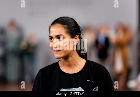 Kopenhagen, Dänemark, 10. August 2016: Shila Louise Gaonkar gewinnt Designer Nest-Preis für junge Talente während der Copenhagen Fashion Week Frühjahr/Sommer 2017. Unter der Schirmherrschaft seiner königlichen Hoheit Kronprinzessin Mary wurde der Designer Nest Award geschaffen, um besonders qualifizierte und vielversprechende Nordicdesign-Studenten zu belohnen. Die Jury ist eine Mischung aus dänischen und internationalen Persönlichkeiten aus der Modebranche. Bildnachweis: OJPHOTOS/Alamy Live-Nachrichten Stockfoto