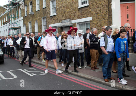 Vauxhall London UK. 11. August 2016. Cricket-Fans tragen mexikanische Sombreros kommen für das vierte Testspiel zwischen England und Pakistan im Kia Oval in Vauxhall Credit: Amer Ghazzal/Alamy Live-Nachrichten Stockfoto