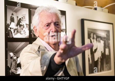 Edinburgh, UK. 11. August 2016. Schottischer Fotograf Harry Benson besucht den Start seiner Ausstellung sehen Amerika an das schottische Parlament in Edinburgh Credit: Richard Dyson/Alamy Live News Stockfoto