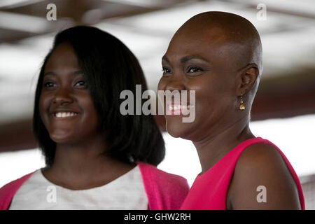 Riviera Beach, Florida, USA. 11. August 2016. Andrea Torrente (rechts) mit ihrer Tochter Alexia Brown, 17, an Bord der majestätischen Pincess. © Allen Eyestone/der Palm Beach Post/ZUMA Draht/Alamy Live-Nachrichten Stockfoto