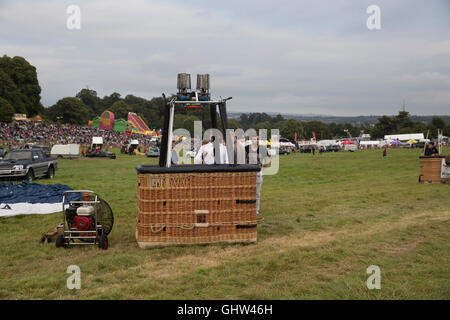 Bristol, UK. 11. August 2016. Bristol International Balloon Fiesta in Gang kommt Credit: Keith Larby/Alamy Live News Stockfoto