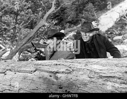 DIE LETZTEN VOM RED RIVER-Zwei Abgehalfterte Widersacher aus der Pionierzeit Im Amerikanischen Mittelwesten Begegnen Sich Nach Zwanzig Jahren Vor Einem geht Transportüberfall Und Verbünden Sich. Szene Mit Flagg (ROBERT MITCHUM, l) Und McKay (GEORGE KENNEDY). Regie: Burt Kennedy aka. Die guten und die bösen Jungs Stockfoto