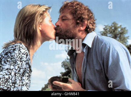 CASTAWAY - DIE INSEL GB 1987 - Nicolas Roeg Der Londoner Schrifsteller Gerald Kingsland (OLIVER REED) Und sterben Junge Büroangestellt Lucy Irvine (AMANDA DONOHOE) Verbringen Ein Jahr Gemeinsam Auf Einer Tropischen Insel. Sterben Sie Flucht in Eine Unberührte Exotische Idylle Scheitert eine der Unmöglichkeit, Sich von Den Zivilisatorischen Abhängigkeiten Zu Lösen... Regie: Nicolas Roeg aka. Castaway Stockfoto