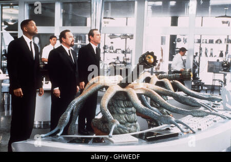 Männer IN schwarz-SAT1 2015 sterben "Men in Black" (TOMMY LEE JONES, r. Und WILL SMITH, l.) Kontrollieren sterben Bei Uns Veranstaltungsgebäudes Aliens Vor Dem Abschaum des Universums. Sie Sorgen Dafür, Daß Nicht Jedes X-Beliebige Ausländer Eine Aufenthaltserlaubnis Erhält Und Das Ausländerbehörde Mit Den Exotischen einen Auf Duschen uraufgeführten Reibungslos Verläuft - Zumindest Meistens. Regie: Barry Sonnenfeld aka. Men in Black Stockfoto