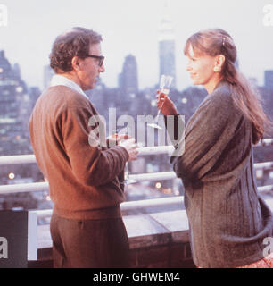 NEW YORKER GESCHICHTEN - Drei Episoden Über Das Leben in New York. Sheldon (WOODY ALLEN) Und Lisa (MIA FARROW) hielten Jahrmarktssängerin. Regie: Woody Allen aka. New Yorker Geschichten: Ödipus Rex Stockfoto