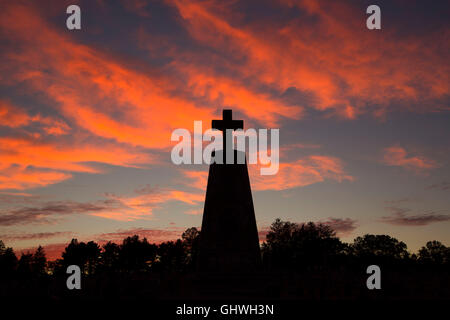 Sonnenuntergang, Heiliges Herz Friedhof, New Britain, Connecticut Stockfoto