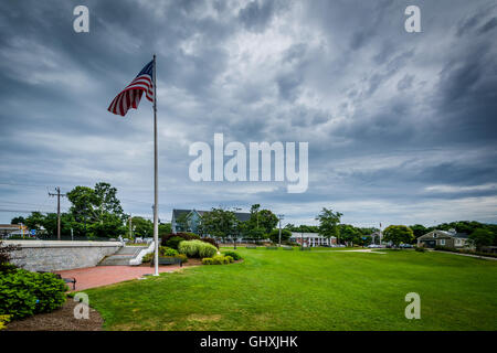 Amerikanische Flagge auf Michael K. Aselton Memorial Park, in Hyannis, Cape Cod, Massachusetts. Stockfoto