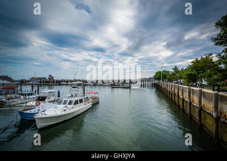 Boote angedockt an der MacMillan Pier in Provincetown, Cape Cod, Massachusetts. Stockfoto
