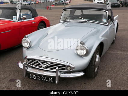 Daimler SP250 Sportwagen auf statische Anzeige im Bereich Car Club im Jahr 2016 Silverstone Classic Stockfoto