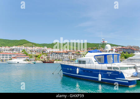 SVETI VLAS, Bulgarien - 1.Mai: Parkplatz von Yachten und Booten, auf 1. Mai 2016 in Sveti Vlas, Bulgarien. Stockfoto