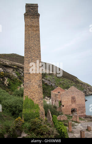 Die Ruinen von Porth Wen Ziegelei, Anglesey Stockfoto