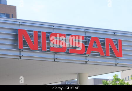 NISSAN-Logo, japanischer Automobilhersteller und eines der größten Unternehmen in Japan. Stockfoto