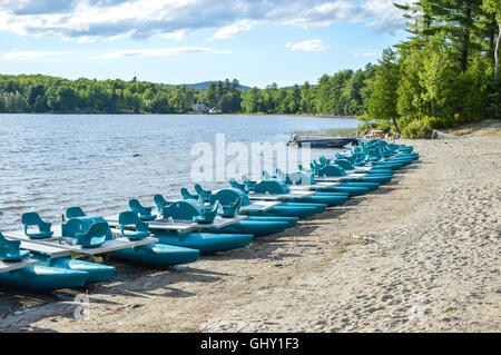 Grüne Tretboote im Nationalpark, Quebec, Kanada. Stockfoto