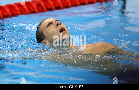 USAS Michael Phelps nach dem zweiten Platz in seiner Männer 100 m Schmetterling Halbfinale im Olympiastadion Aquatics am sechsten Tag der Olympischen Spiele in Rio, Brasilien. Stockfoto