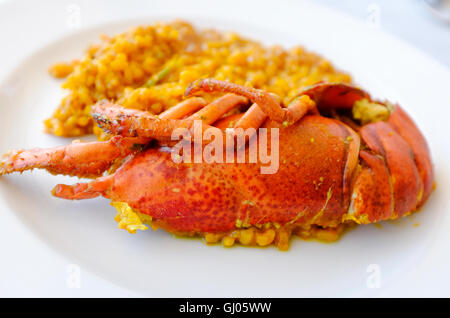 Hummer Paella auf weißem Teller, aguilas, spanien Stockfoto