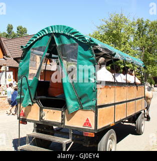 Planwagen mit Pferden Stockfoto