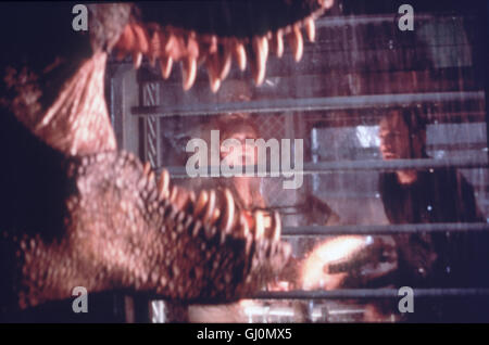 VERGESSENE WELT: JURASSIC PARK-Vier Jahre Nach der Erschreckenden Erfahrung Im Jurassic Park Brfindet Sich Ian Malcolm (JEFF GOLDBLUM r.) Zusammen Mit Dr. Sarah Harding (JULIANNE MOORE, m.) Wieder Einem T-Rex Sprachlernspiels Regie: Steven Spielberg aka. The Lost World: Jurassic Park Stockfoto