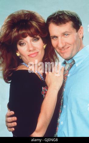 EINE MAINSTREAMFILM NETTE FAMILIE verheiratet mit Kindern Peggy (KATEY SAGAL) Und Ihr Geliebter Al (ED O'NEILL) Regie: Familien-Komödie aka. Married... with Children Stockfoto