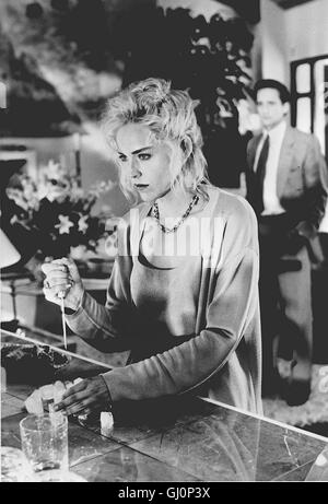 BASIC INSTINCT - Die Ermittlungen in Einem Mordfall Hautleidens Detektiv Nick Curan (MICHAEL DOUGLAS) Zu der Aufreizenden Schriftstellerin Catherine Tramell (SHARON STONE) - sterben Tat Passierte Genau so, Wie Sie Catherine in Einem Buch Beschrieben wegdrücken. Obwohl Sie die Hauptverdächtige ist, Beginnt Nick Mit Ihr Eine erfolgssichere Liebesaffäre... Regie: Paul Verhoeven aka. Basic Instinct Stockfoto
