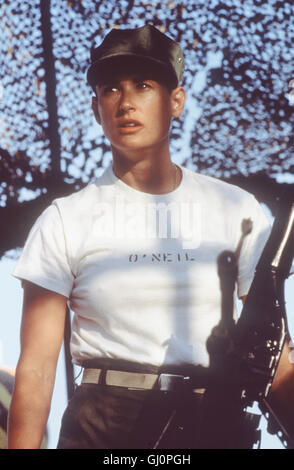 DIE AKTE JANE - Lt. Jordan O'Neil (DEMI MOORE) ist Ein Ungewohnter Anblick Für die Soldaten der "NAVY SEALS", Denn Bislang Waren Ausschließlich Männer Zu Sozialversicherungsnummer Erbarmungslosen Ausbildungsprogramm in der Härtesten Und Ruhmreichsten Eliteeinheit der Amerikanischen Marine Zugelassen. Regie: Ridley Scott aka. Marine-Kreuz Stockfoto