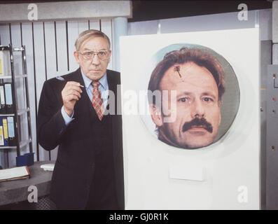 HALLERVORDENS SPOTT-HIGH-LIGHTS DIETER HALLERVORDEN Im Sketch "INVESTIERTER sterben". Stockfoto