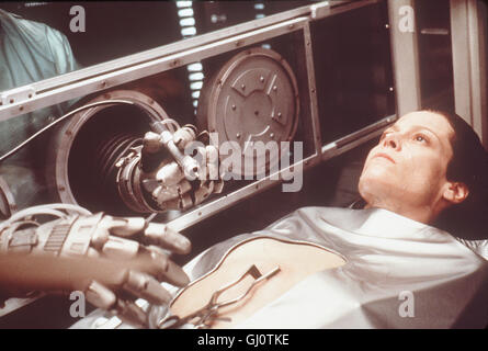 ALIEN - sterben, WIEDERGEBURT - Vor 200 Jahren ist Ellen Ripley Den Märtyrertod Gestorben. Jetzt feststeht Sie Eine Forschergruppe Geklont Wiederauferstehen. Das Wunder der Wissenschaft Hat Allerdings Auch die Nachzucht der Aliens Ermöglicht. Szene Mit SIGOURNEY WEAVER als Ellen Ripley Regie: Jean-Pierre Jeunet aka. Ausländer: Auferstehung Stockfoto