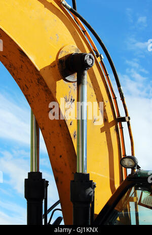 Metall Stahl Hydraulikkolben an arbeiten Bagger. Stockfoto