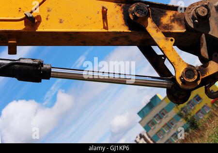 Metall Stahl Hydraulikkolben an arbeiten Bagger. Stockfoto