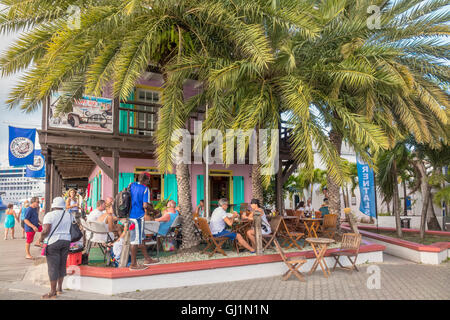 Eine Bar In Redcliffe Quay St Johns Antigua West Indies Stockfoto