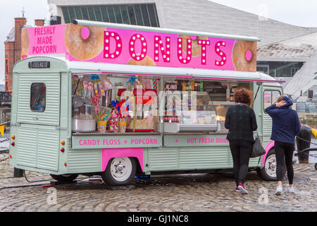 Auf street Food Automaten Stall für Veranstaltung auf Liverpool Waterfront Pierhead, Merseyside, UK Stockfoto