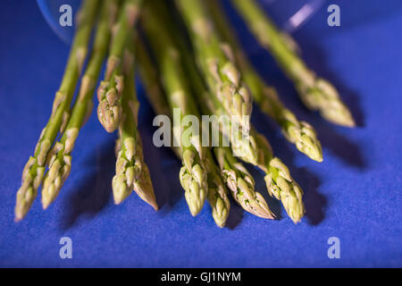 Reihe von Spargel Stockfoto