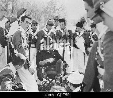 DER LETZTE BEFEHL - Studienabschnitte des Amerikanischen Bürgerkriegs Erhält Colonel Marlowe (JOHN WAYNE) den Befehl, Mit Seiner Kavallerie Weit ins Gebiet der Konförderierten Vorzustoßen. Bei Dem Gefährlichen Einsatz Kommt es Zu Wachsenden Spannungen Zwischen Ihm Und Dem Arzt der Truppe. Szene Mit JOHN WAYNE (Mitte)-Regie: John Ford aka. Das Pferd Soldaten Stockfoto