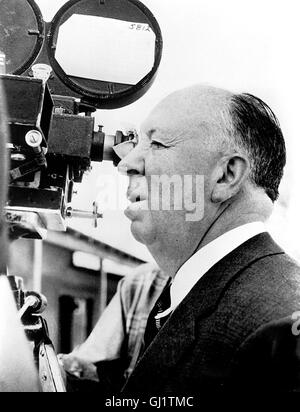 Blicken Sie ALFRED HITCHCOCK - Blick Durch Die Kamera - The Master of Suspense - durch die Cine Kamera ca. 1963. Regie: Tim Kirby Stockfoto