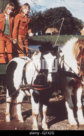 DIE Recht VOM IMMENHOF - Im Bild: BIRGIT Und BETTINA WESTHAUSEN, sterben Recht Vom Immenhof Regie: Wolfgang Schleif Stockfoto