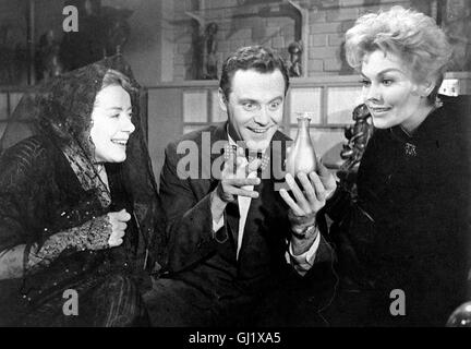 MEINE FOTOARBEIT IST ÜBERSINNLICH - Im Bild: Tante Queenie (ELSA LANCHESTER) Nicky (JACK LEMMON) Und Seine Schwester Gillian (KIM NOVAK) Webers Sitsch Auf sterben Kunst der Zauberei. Regie: Richard Quine aka. Bell, Book and Candle Stockfoto