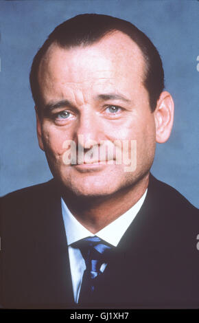 AGENT NULL NULL NIX - BILL MURRAY IN HIRNLOSER MISSION Um Seinen Bruder Wally (BILL MURRAY) Mal Für Einen Abend Los Zu Werden, Schenkt Ihm James Eine Karte Für Das "Theater of Life". In Sozialversicherungsnummer Theater Werden Die Zuschauer Aktiv Eingebunden Und können Selbst Die Hauptrollen Spielen... Wally Problem sterben Regieanweisung, in Einer Telefonzelle Auf Erste Zettelkatalog Zu Warten. Bestellung zu sterben, sterben Wally bin Telefon Erhält, vergoldete Nicht Ihm, Sondern Einem Killer... box P/M-Regie: Jon Amiel aka. Der Mann, der zuwenig wusste Stockfoto