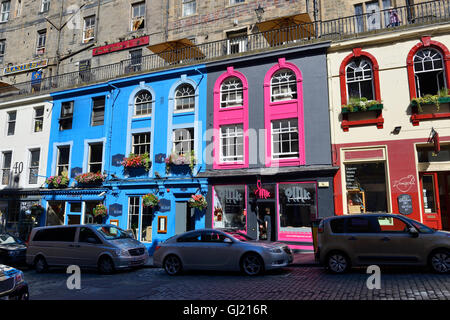 Bunte Ladenfronten auf Victoria Street, Edinburgh, Schottland Stockfoto