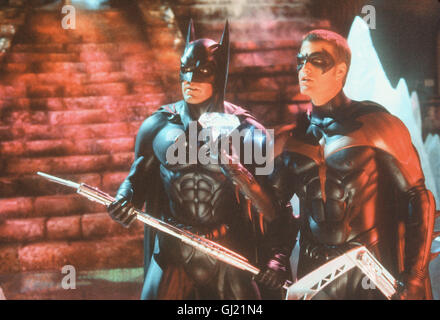 BATMAN & ROBIN - Batman (GEORGE CLOONEY) Hut in Robin (CHRIS O'DONNELL) Einen Treuen Kampfgefährten. Regie: Joel Schumacher aka. Batman & Robin Stockfoto