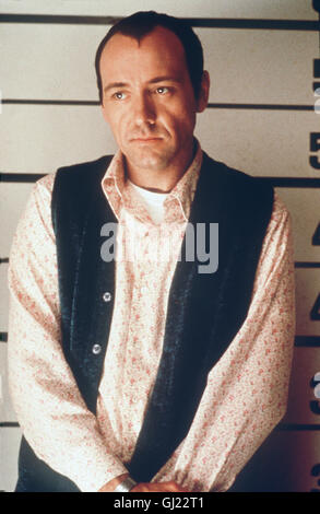 STERBEN, ÜBLICHEN VERDÄCHTIGEN - Der Verkrüppelte Ganove Roger (KEVIN SPACEY) Zählt Zu Den Üblichen Verdächtigen. Regie: Bryan Singer aka. Die üblichen Verdächtigen Stockfoto