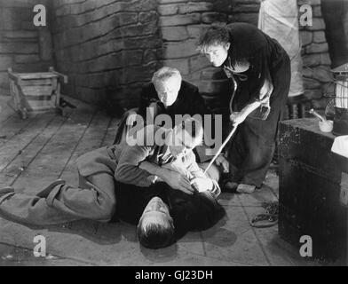 Frankenstein-USA 1931-Regie: James Whale Szene: Das Monster (BORIS KARLOFF), Henry Frankenstein (COLIN CLIVE) Und Baron Frankenstein (FREDERICK KERR) Stockfoto