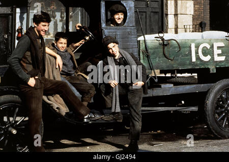 ES WAR EINMAL IN AMERIKA - New York in den 20er Jahren. Schon als Jugendliche Waren Max (RUSTY JACOBS) Und Seine Freunde (BRIAN BLOCK, NOAH MOAZEZI, SCOTT SCHUTZMAN) in Kleine Gaunereien Verwickelt. Regie: Sergio Leone aka. Once upon a Time in America Stockfoto