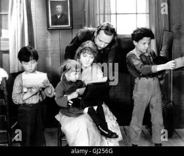 DER WIND der Wind USA 1928 - Victor Sjöström Nach Dem Tod Ihrer Eltern Sucht sterben Junge Letty Mason (LILIAN GISH, Mit Den Kids BILLY KENT SCHAEFER, CARMENCITA JOHNSON, LEON JANNEY) Zuflucht Auf der Ranch Ihres Cousins Beverly (EDWARD EARLE) in der Texanischen Prärie. Schon Auf der Fahrt Zu Ihm Wird der Wind Dort Zu Einem Ständigen Verhassten Begleiter. Regie: Victor Sjöström aka. Der Wind Stockfoto