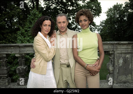 NEUES AUS DER ARD/ORF-PRODUKTION LIEBE, LÜGEN, LEIDENSCHAFTEN Alles Dreht Sich um "Liebe, Lügen, Leidenschaften" Im Familienclan Steininger. Bild: BARBARA WUSSOW (als Alpha-Steininger), ROBERT GIGGENBACH (als Ulrich Steininger) Und DENNENESCH ZOUDe (als Calida) Regie: Marco Serafini Stockfoto