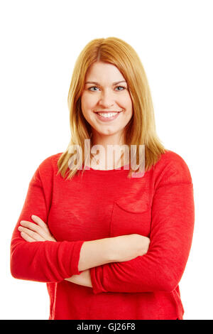 Schöne lächelnde junge blonde Frau mit ihren Armen gekreuzt Stockfoto